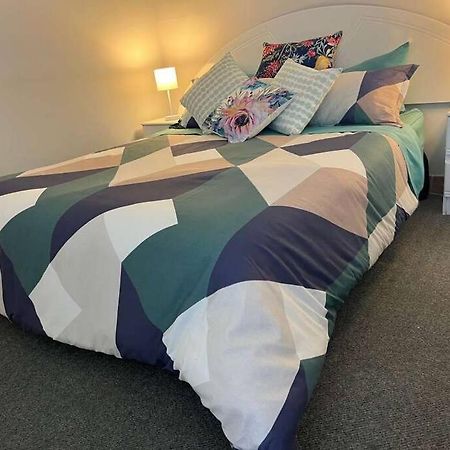 The Esplanade Sea View Apartman Gold Coast Kültér fotó