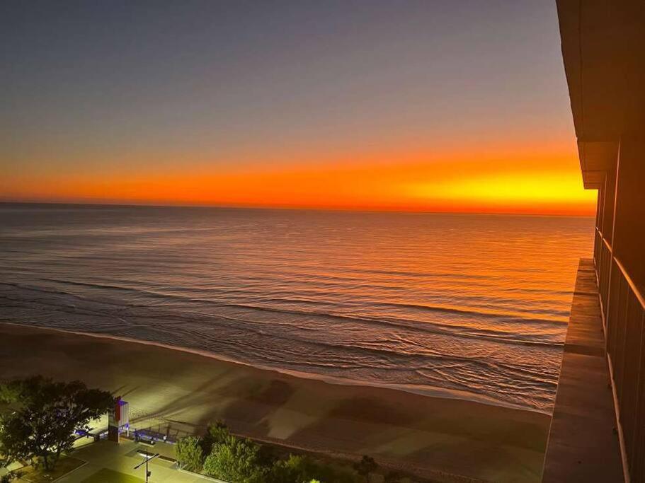 The Esplanade Sea View Apartman Gold Coast Kültér fotó